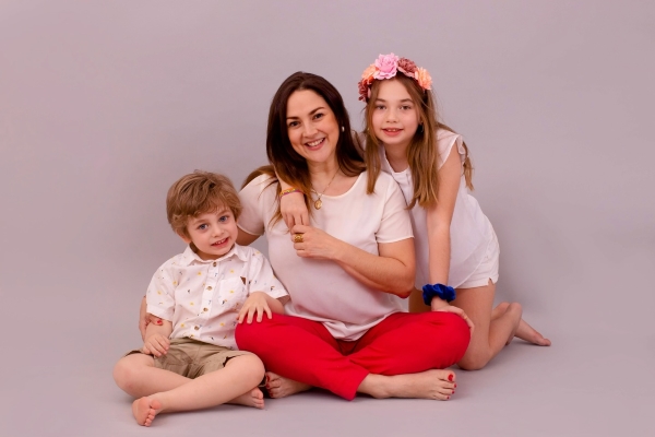 María Carolina Pazmiño con Valeria y Andrés